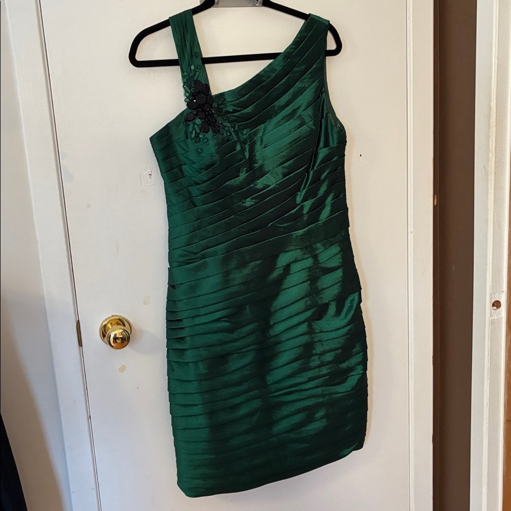 Gorgeous Emerald Green One Shoulder Dress